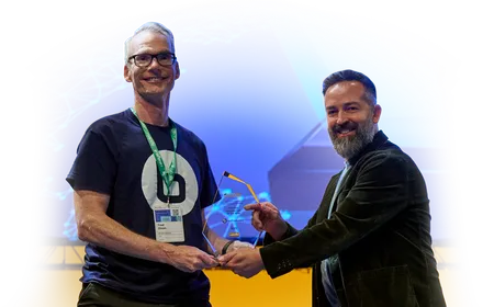 BigBlueButton Accepts Award from Moodle CEO, Scott Anderberg